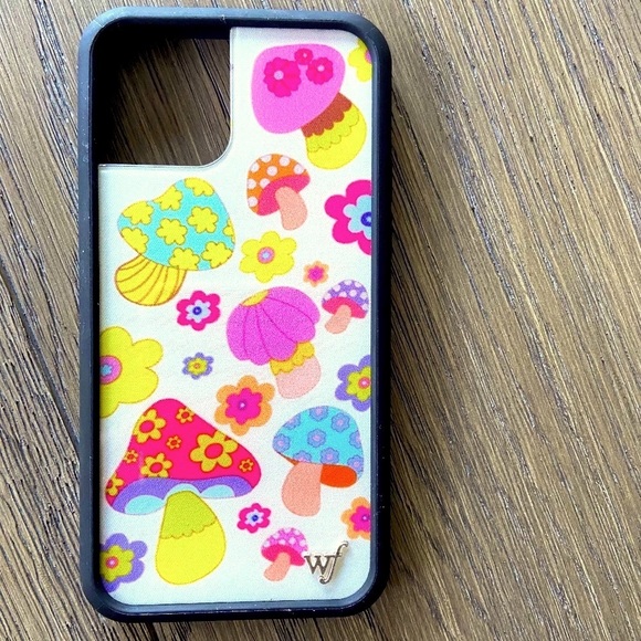 new in box - wildflowers case for iphone 11 mushroom design - Picture 2 of 6